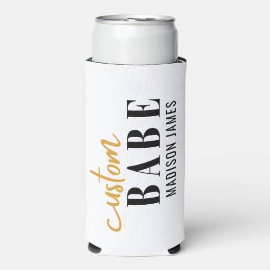 Aangepaste Babe Grappige Spreuk Gepersonaliseerde  Seltzer Blikjeskoeler (Seltzer Voorkant)