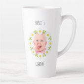Aangepaste Baby Foto Daisy Krans Oma Latte Mok (Rechts)