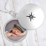 Aangepaste Baby foto Locket Ketting<br><div class="desc">Pas dit locket ketting aan met uw favoriete afbeelding. Een perfect cadeau voor Moederdag! Fotokrediet voor steekproefsgewijs afbeelding: Sweet me Fotografie met toestemming gebruikt.</div>