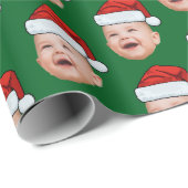 Aangepaste Baby Gezicht Foto Santa Hat Christmas G Cadeaupapier (Rol Hoek)