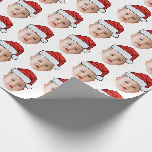 Aangepaste Baby Head Face Foto Santa Hat Kerstmis Cadeaupapier (Hoek)