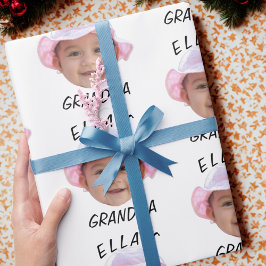 Aangepaste babygezicht foto tekst oma cadeaupapier