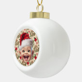 Aangepaste Baby's Santa Hat Eerste Kerstfoto Keramische Bal Ornament (Rechts)