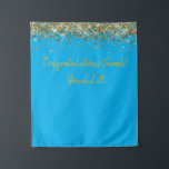 Aangepaste backdrop GraduPartij Foto Booth Gold Wandkleed<br><div class="desc">Aangepaste achtergrond voor fotocabine,  jubileumachtergrond Helder blauw en goud,  Sparkle achtergrond voor verjaardagsfeest,  Glinkel Glitter achtergrond voor afstuderen,  Party Photo Booth achtergrond Sparkly,  Gepersonaliseerde afstuderen Party Photo Booth,  Afstudeerfeest Photo Prop Photobooth,  College University 2025 Masters PhD,  High School Kindergarten Uni Bachelors,  Nursing Celebration of afstudeerder Degree</div>