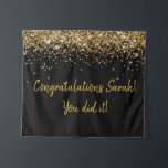 Aangepaste backdrop GraduPartij Foto Booth Gold Wandkleed<br><div class="desc">Aangepaste achtergrond voor fotocabine,  jubileum zwart en gouden schittering,  verjaardag twinkle glitter 2027 2024,  sprankelende gepersonaliseerde klasse van 2025,  afstuderen afstudeerfeest prop banner,  PhD middelbare school kleuterschool uni,  Bachelor Nursing Celebration afstudeerder Degree,  welkomstbord photobooth college 2026,  universitair master MBA Law Doctor,  verpleegkundig docent CPA MD doctoraat</div>