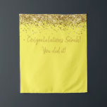 Aangepaste backdrop GraduPartij Foto Booth Gold Wandkleed<br><div class="desc">Aangepaste achtergrond voor fotocabine,  jubileumachtergrond geel en goud,  sprankelende achtergrond voor verjaardagsfeest,  twinkle glitter achtergrond voor afstuderen,  feestfotocabine achtergrond sprankelend,  gepersonaliseerde afstuderen feestfotocabine,  afstudeerfeest fotocabine,  universiteitsuniversiteit 2025 Masters PhD,  middelbare school kleuterschool uni bachelors,  Nursing Celebration of afstudeerder degree</div>