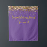 Aangepaste backdrop GraduPartij Foto Booth Gold Wandkleed<br><div class="desc">Aangepaste achtergrond voor fotocabine,  jubileumachtergrond Periwinkle paarse en gouden,  sprankelende achtergrond voor verjaardagsfeest,  twinkle glitter achtergrond voor afstuderen,  feestfotocabine achtergrond Sprankelend,  gepersonaliseerde afstuderen party fotocabine,  afstudeerfeest fotocabine,  universiteitsuniversiteit 2025 Masters PhD,  middelbare school kleuterschool UNI Bachelors,  verpleegfeest viering van afstudeerder diploma</div>