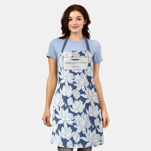 Aangepaste Bakkerij Naam Blauwe Lotus Print Chef-k Schort (Gedragen)