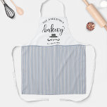 Aangepaste, Bakkerij Witte en Blauwe Strepen Boerd Schort<br><div class="desc">Maak dit prachtige schort helemaal eigen door je eigen tekst op de boven- en onderkant toe te voegen. Ontwerp met prachtig "Bakery" script in handgeschreven kalligrafie,  decoratieve eieren whisk en rolpen en wit en blauw streeppatroon op midden- en onderkant. Geweldig op maat geschenk idee!</div>