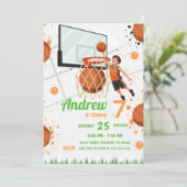 Aangepaste basketbal verjaardagsfeestje kaart (Staand voorkant)