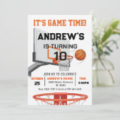 Aangepaste basketbal verjaardagsuitnodiging met fo kaart (Staand voorkant)