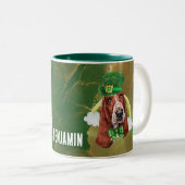 Aangepaste Basset Hound Gold St. Patricks Day Tweekleurige Koffiemok (Voorkant rechts)