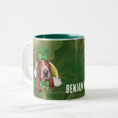 Aangepaste Basset Hound Gold St. Patricks Day Tweekleurige Koffiemok (Voorkant links)