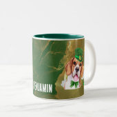 Aangepaste Beagle Goud St. Patrick's Dag Tweekleurige Koffiemok (Voorkant rechts)