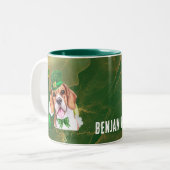 Aangepaste Beagle Goud St. Patrick's Dag Tweekleurige Koffiemok (Voorkant links)