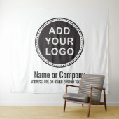 Aangepaste bedrijfslogo en tekst achtergrond wandkleed (In Situ (horizontaal))