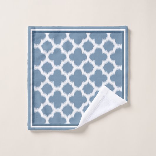 Aangepaste Bermuda Gray Blue White Ikat Quatrefoil Bad Handdoek (Wasdoekje)