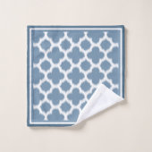 Aangepaste Bermuda Gray Blue White Ikat Quatrefoil Bad Handdoek (Wasdoekje)