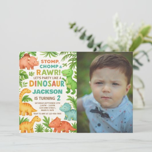 Aangepaste bewerkbare Dino Party Uitnodigen Feestdagenkaart (Staand voorkant)