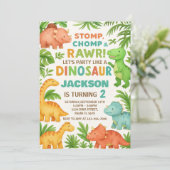 Aangepaste bewerkbare Dino Party Uitnodigen Feestdagenkaart (Staand voorkant)