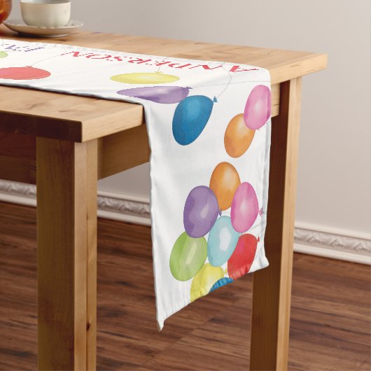 Aangepaste Birthday Balloons Table Runner Korte Tafelloper (Voorbeeld)