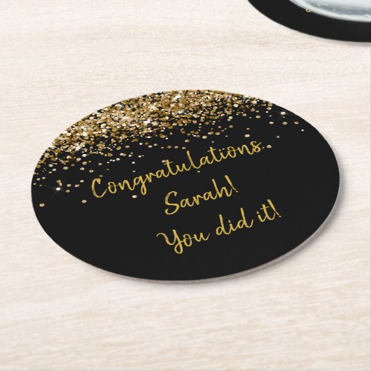 Aangepaste Black en Gold Graduation Party Sparkle Ronde Kartonnen Onderzetter (Gebogen)