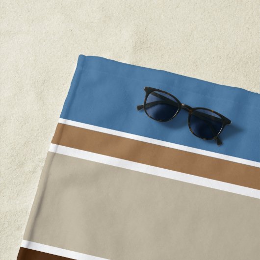 Aangepaste blauwe, donkerbruine rode strepen in zw strandlaken (In situ)