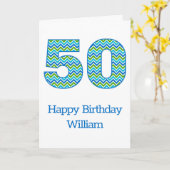 Aangepaste blauwe en groene Chevron 50th Birthday Kaart (Gele Bloem)