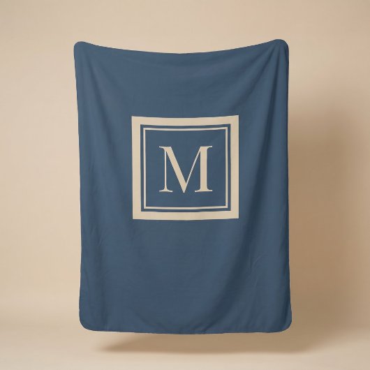 Aangepaste blauwe en vanille omlijste monogram sherpa deken