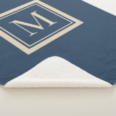 Aangepaste blauwe en vanille omlijste monogram sherpa deken (3/4)