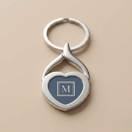Aangepaste blauwe en vanille omlijste monogram sleutelhanger