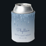 Aangepaste blauwe glitter Drip 80th Birthday Blikjeskoeler<br><div class="desc">Dit ontwerp is voorzien van een dun blauw faux glitter drip border en een blauwe achtergrond. Personaliseer het met haar naam in handschrijvend manuscript,  met de verjaardag en de datum hieronder in sans serif doopvont.</div>