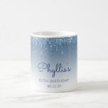Aangepaste blauwe glitter Drip 80th Birthday Koffiemok<br><div class="desc">Deze schitterende,  glamoureuze 80ste verjaardagsmok is voorzien van een lichtblauwe faux glitter drip border en een blauwe ombre achtergrond. Pas het met haar naam in blauw handschrift manuscript,  met de verjaardag en de datum hieronder in sans serif doopvont aan.</div>