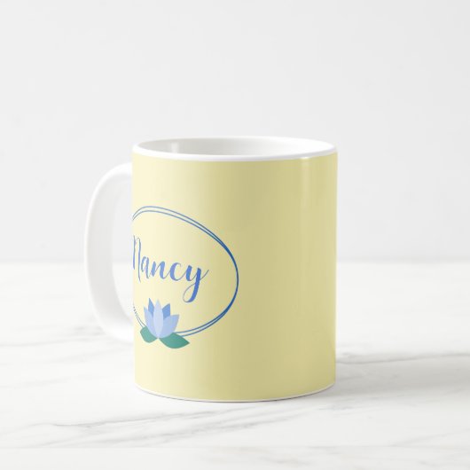 Aangepaste blauwe Lotus Flower Yellow Coffee Mok (Voorkant links)