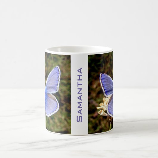 Aangepaste blauwe vlinder op witte trap koffiemok (Center)