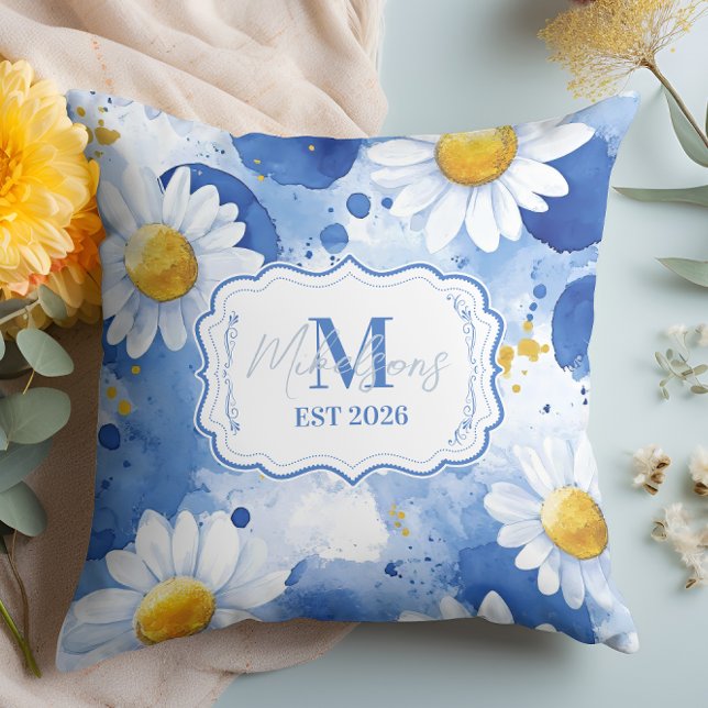 Aangepaste blauwe waterverf madeliefjes monogram d kussen (Creator heeft geüpload)