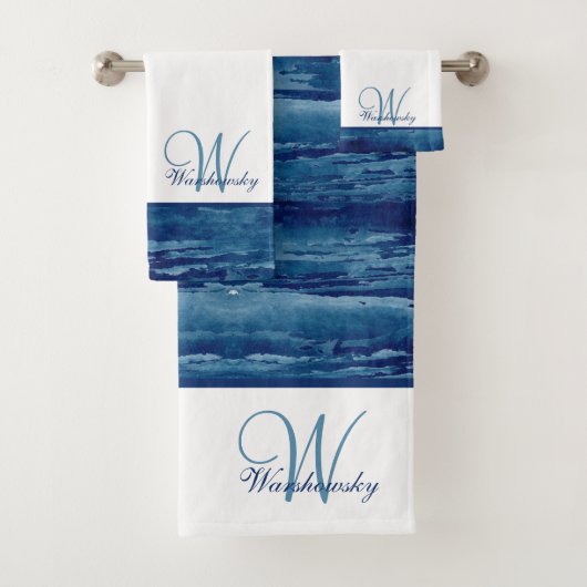 Aangepaste Blauwe Waterverf Wit Elegant Monogramme Bad Handdoek (Insitu)