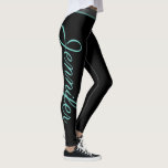 Aangepaste blauwgroen stripe elegant script yoga e leggings<br><div class="desc">Aangepaste blauwgroen stripe elegant script yoga en fitness Leggings. Trendy werkuitbroek met persoonlijke naam. Kleding voor vrouwen en meisjes.  zwarte vizieren in elke kleurencombinatie. Maak je eigen voor gym,  dans,  training,  meditatie en nog veel meer. Voeg aan beide zijden je eigen tekst toe.  typografische sjabloon. Unieke kerstcadeauidee voor haar.</div>