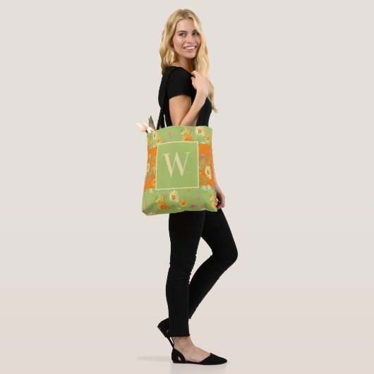 Aangepaste bloem Groene Floral Monogrammed Tote Bag (Op model)