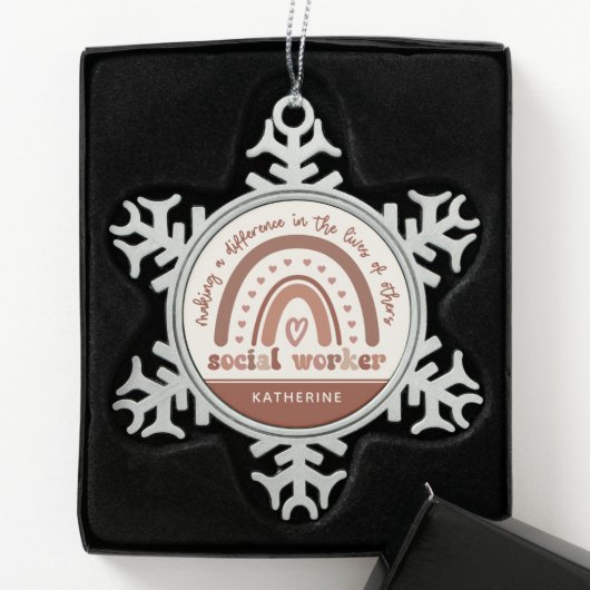 Aangepaste Boho Rainbow Social Worker-waardering Tin Sneeuwvlok Ornament (Kistje)