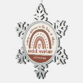 Aangepaste Boho Rainbow Social Worker-waardering Tin Sneeuwvlok Ornament (Rechts)