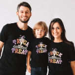 Aangepaste Boo Ghost Schattigee Trick or treat Hal T-shirt<br><div class="desc">Stap in de Halloween spirit met onze Custom Halloween Boo Ghost Trick or treat Shirt! Dit spookachtige t-shirt heeft een schattig spookontwerp en kan worden gepersonaliseerd met jouw naam. Perfect voor kinderen en volwassenen, het is een leuke en feestelijke manier om het seizoen te vieren. Zacht, comfortabel en uniek, dit...</div>
