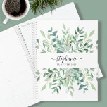 Aangepaste botanische Waterverf 2023 Planner<br><div class="desc">Deze stijlvolle botanische 2023 Planner is versierd met de waterverf eucalyptus greenery. Eenvoudig aan te passen met het jaar, jouw naam of monogram. Gebruik het Hulpmiddel van het Ontwerp om de tekstgrootte, de stijl, of de kleur te veranderen. Als we ons kunstwerk creëer, vind je dit exacte afbeelding niet van...</div>