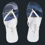 Aangepaste Bride Blue Gold Agate Wedding Teenslippers<br><div class="desc">Een blauw blauw waterverf-agaatontwerp dat is opgemaakt met gouden faux glitter versiert het voorste deel van deze teenslippers. Pas ze aan met elegant handschrift voor houtskool,  grijs op een witte achtergrond voor de bruid of een ander lid van de trouwpartij. Ideaal voor een vrijgezellenfeest,  vrijgezellenfeest of strandbruiloft.</div>