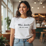 Aangepaste bruidsbruiloft t-shirt<br><div class="desc">Een geweldig cadeau voor een bruidsfeest,  een vrijgezellenfeest of een vrijgezellenfeest!</div>