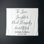 Aangepaste bruiloft achtergrond Afbeelding Afbeeld Wandkleed<br><div class="desc">aangepaste trouwachtergrond voor receptie,  calligrafie voor bruiloft achteruit,  tapijt voor bruiloft uit de bruiloft,  banner uit liefde voor bruiloft,  lachen en gelukkig ooit daarna,  aangepaste trouwachtergrond voor ceremonie,  huwelijksfotografie rustic bruiloft,  vrijgezellenfeest banner uit verlofpartijen,  achtergrond voor trouwhoofdetafel,  persoonlijke namen voor bruiloft achteruit</div>