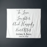 Aangepaste bruiloft achtergrond Afbeelding Afbeeld Wandkleed<br><div class="desc">aangepaste trouwachtergrond voor receptie,  calligrafie voor bruiloft achteruit,  tapijt voor bruiloft uit de bruiloft,  banner uit liefde voor bruiloft,  lachen en gelukkig ooit daarna,  aangepaste trouwachtergrond voor ceremonie,  huwelijksfotografie rustic bruiloft,  vrijgezellenfeest banner uit verlofpartijen,  achtergrond voor trouwhoofdetafel,  persoonlijke namen voor bruiloft achteruit</div>