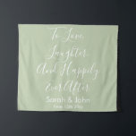 Aangepaste bruiloft achtergrond Afbeelding pagina  Wandkleed<br><div class="desc">Aangepaste bruiloft achtergrond voor receptie, bruiloft receptie kalligrafie achterkant, bruiloft foto cabine wandtapijt achtergrond, bruiloft receptie banner om liefde, lachen en gelukkig ooit na, aangepaste bruiloft achtergrond voor ceremonie, bruiloft photobooth rustieke bruiloft decor, verlovingsfeest vrijgezellenfeest banner, bruiloft hoofd tafel paar achtergrond, gepersonaliseerde namen bruiloft achterkant, salie groen achtergrond, salie groen...</div>