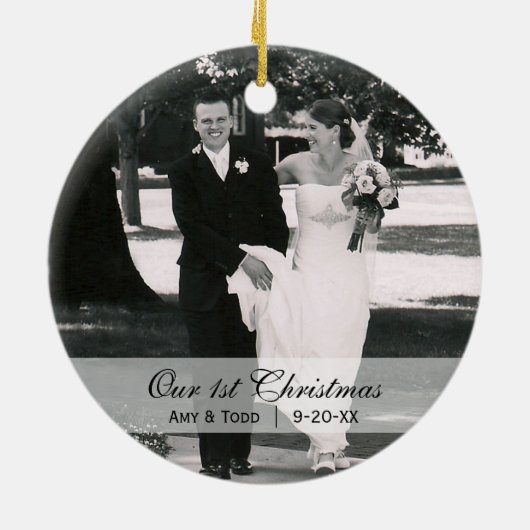 Aangepaste bruiloft  | Eerste kerstfotoversiering Keramisch Ornament (Achterkant)