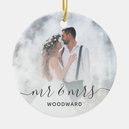 Aangepaste bruiloft Foto Mr en Mrs Gray Script Keramisch Ornament (Voorkant)